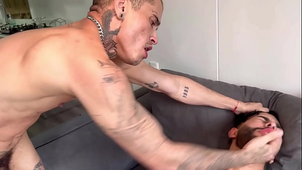 DOMINADOR TRATANDO A PUTINHA COMO ELA MERECE  FREE