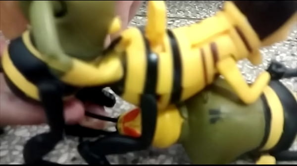 BEE MOVIE sexo gostoso perfeito na escola ultilizando posiccedilotildees do kamasutra BEE movie barry transando gostoso com seres de sua raccedila desta vez soacute bimbada nervosa sem remorso e muito prazer escola sem regras porn inteligente cav
