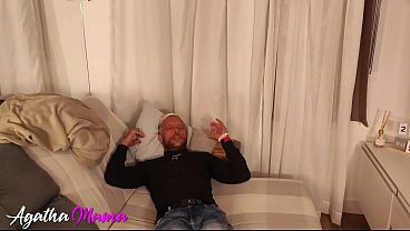 O namorado da minha tia veio em casa conversar ele fechou o olho enquanto eu sentava no pau grande dele ateacute gozar no Cuacute VIDEO COMPLETO NO RED