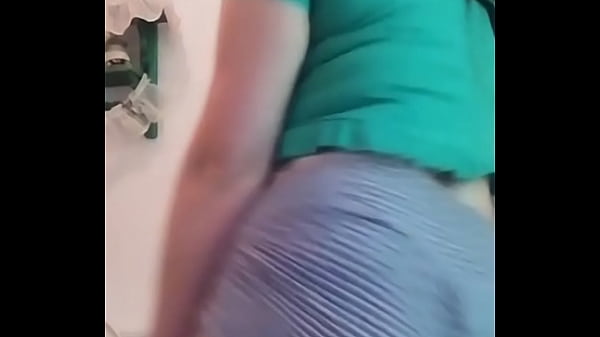 Moviendo el culo