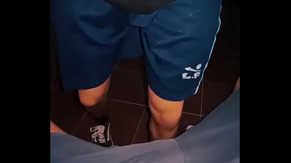 Mi RIM0 me folla por primera vez depsues de unas copas y a pelo