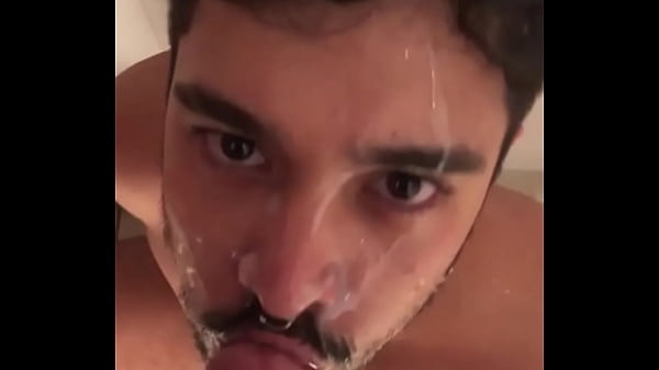 Victor Veiga got 2 guys cum on his face