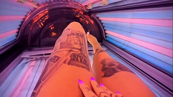 Come join me on the sunbed babe