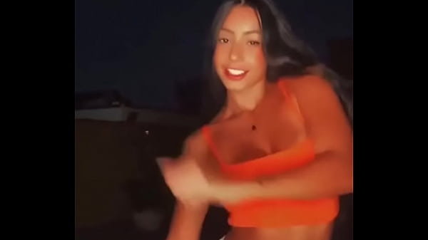 Leticia castro danccedilando
