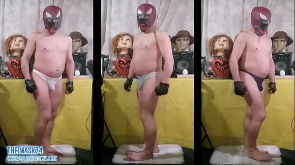 Rica Ropa Desnudito Mostrando el Culito con la mascara de spaiderman