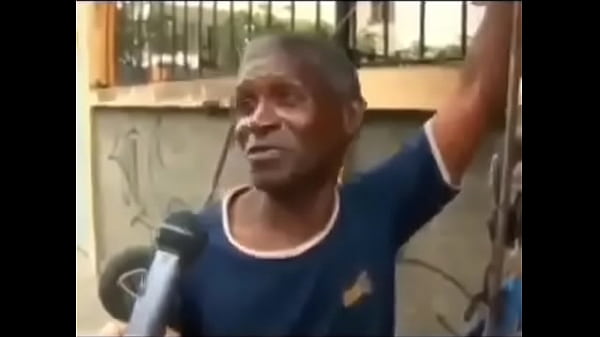 Negatildeo comendo cu de branquela