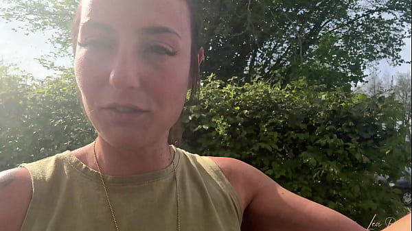 Leacutea PAM se fait plaisir 3 fois dans la cabine de ce poids lourd3 Orgasmes 3