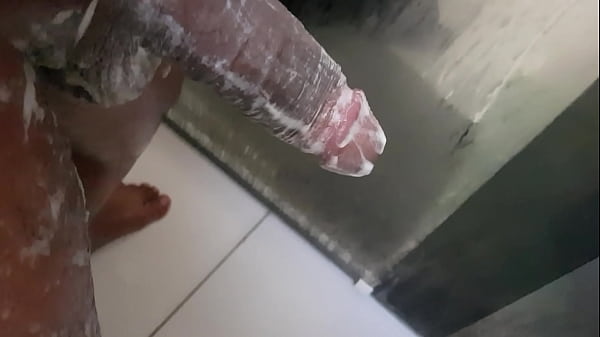 Punheta no banho