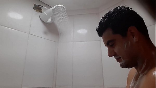 YURI GAUacuteCHO BANHO