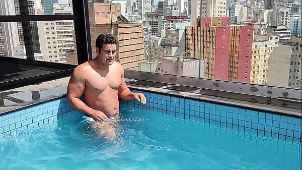 YURI GAUacuteCHO  PISCINA E PUTARIA