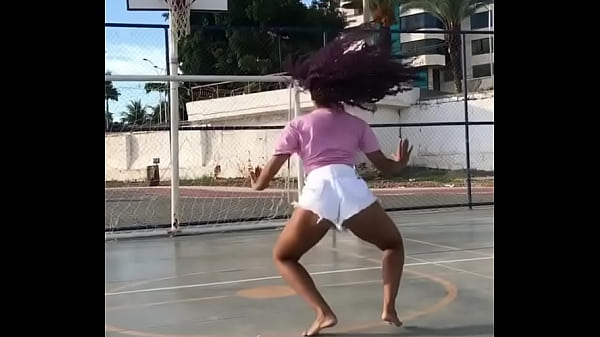Francilene danccedilando de shortinho soacute tapatildeo nervoso na raba dessa gostosa