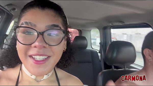 Carona com o Carmona levou a Sofie Lollipop pra dar uma volta e botou ela pra mamar ate sair leite