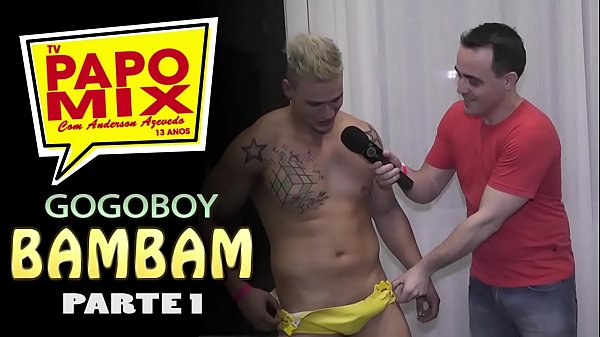Momento PapoMix  O gostosatildeo Bambam com a sunga amarela estourando durante entrevista  Parte 1  WhatsApp PapoMix 11 947791519