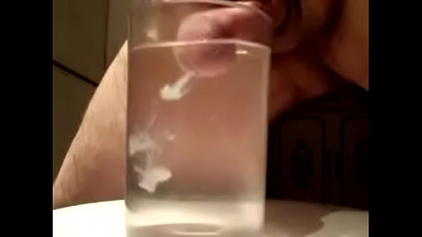 Corrida en vaso de agua Cum in the glass water