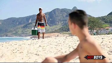 Dando o cu pro vendedor ambulante no veratildeo