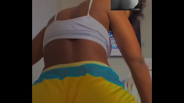 Morena rabuda rebolando e matando de tesatildeo