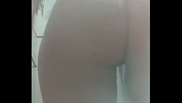 a mamatildee do ano graacutevida e gestante toda peladinha no chuveiro e exibindo o corpo