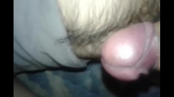 Argentino de joven de 21 pajeandose de noche