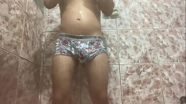 Meu pau todo duro depois que tirei a cueca Assista completo no SHEER OU RED