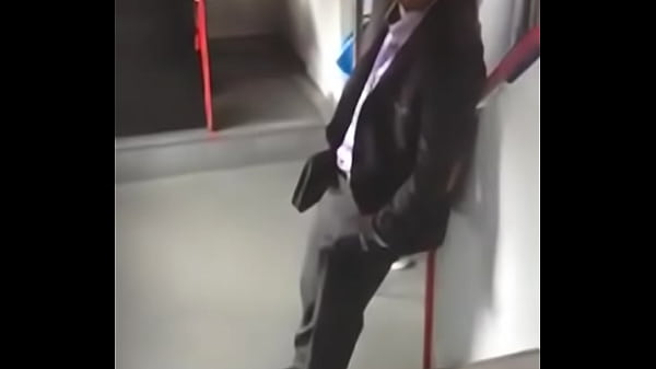 Cara excitado no metrocirc