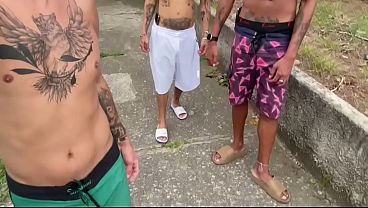 Ele veio pedir informaccedilatildeo na rua  levamos ele para o endereccedilo da nossa camaHe came to ask for information on the street we took him to the address of our bed