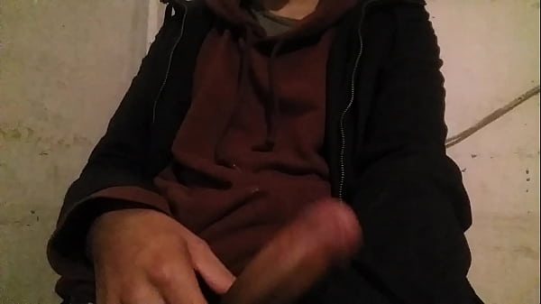 Sacudiendo el pene