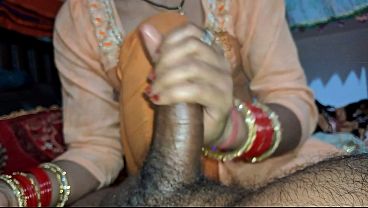 Desi Bhabhi Gives Sensual Oily Massage to Devarrsquos Lund
