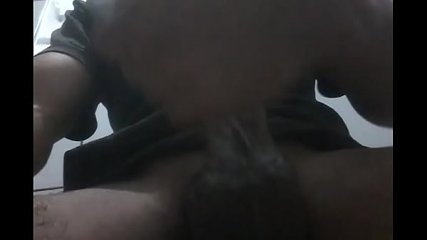 Batendo uma punheta gostosa