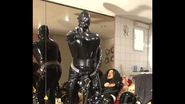 Roxina2005KinkyRubberSlut060405XXLMPG