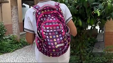 Depois da aula eu chupei o tatuado que sempre me via na praccedila eu era virgem