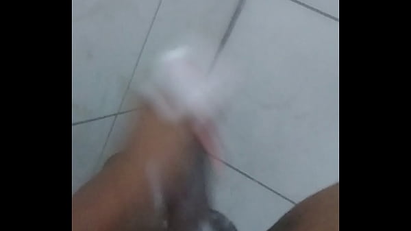 Punheta no banho