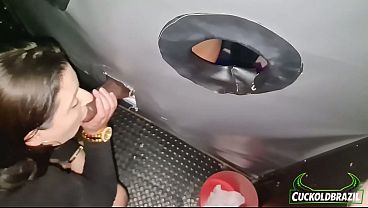 Monica Lima sendo fodida por um desconhecido no GloryHole  Gostosa da bucetinha loira aguentando rola no swing COMPLETO NO RED
