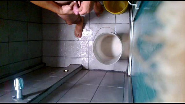 me masturbo en el bantildeo