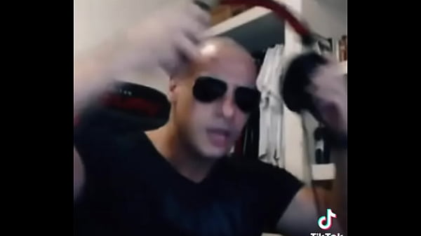 Xandatildeo careca bola esquerda