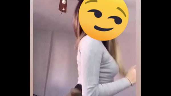 Jovencita Influencer Moviendo el Culo