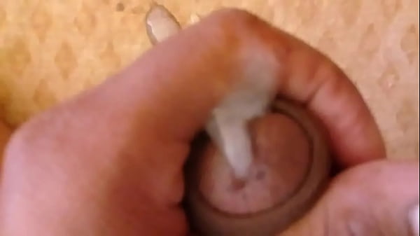 primo eyaculando semen grabado por amiga