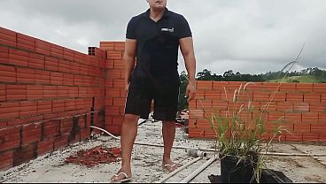 YURI GAUacuteCHO  PEDREIRO DOTADO MACETANDO A PICA NA LAJE  URSO GOZANDO COM A CACETA GROSSA  YURI GAUacuteCHO GOZANDO