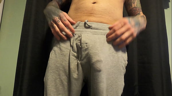 The grey sweatpants treat me right