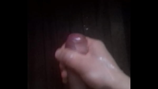 Me masturbo en mi habitacion y sale mucho semen y moje todo de leche