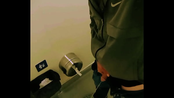 Pissing public wc