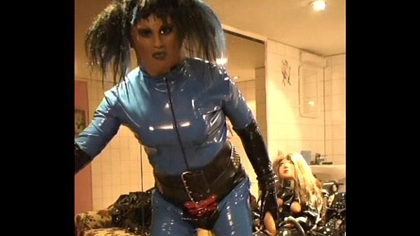 Roxina2007HornyBabeWithStrapon260207XXXLMPG