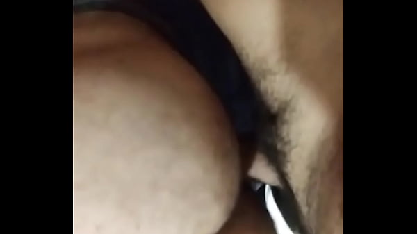 Dando gostoso para o puto no banheiro no bar