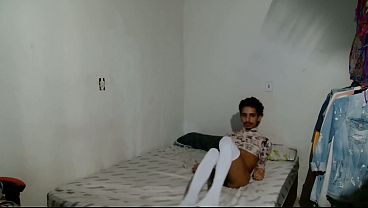 Putinha se exibe na webcam de calcinha