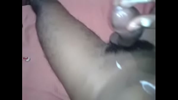 JOVEN COLOMBIANO REPARTE SUERO DE LA COSTA