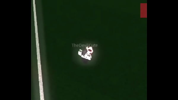 carequinha brincando com bola