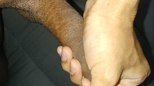 Me hago una paja con lo dura que eata mi verga