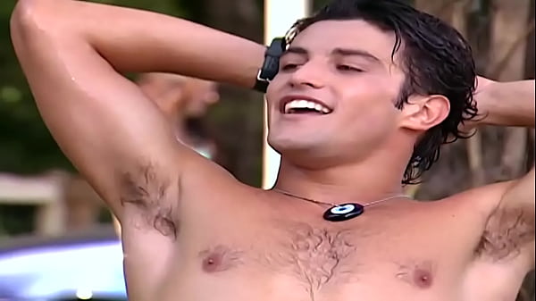 Marco Antocircnio Gimenez de sunga em Malhaccedilatildeo 2005