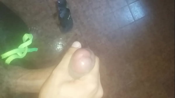 Acordando com tesatildeo dando aquela gozada gostosa