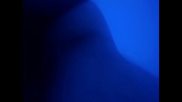 Il me prend dans la piscine deacutesoleacute de la qualiteacute bisous agrave tous