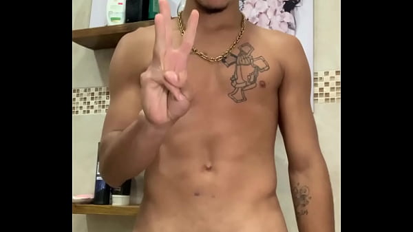 Ensaiando dancinha de pica dura depois do banho kkkkk